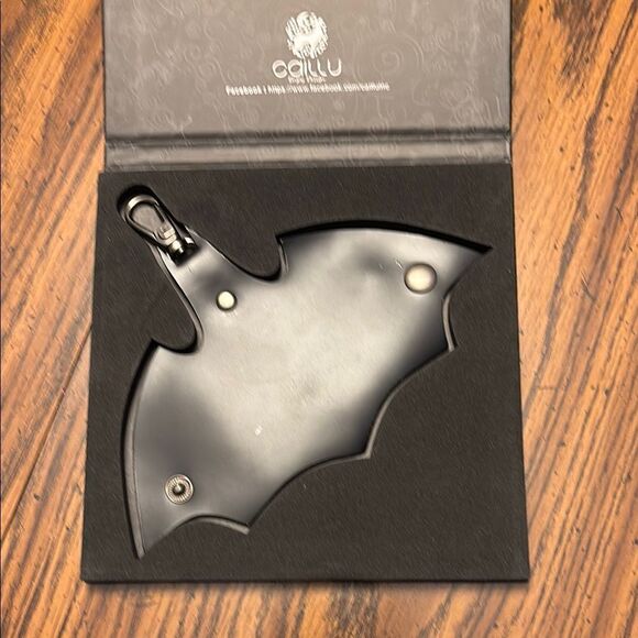 Black Leather Key Holder Set with Silver Hardware - Picture 1 of 7